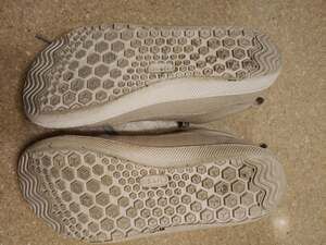 Rutsu Barefoot Sneakers, Size 9